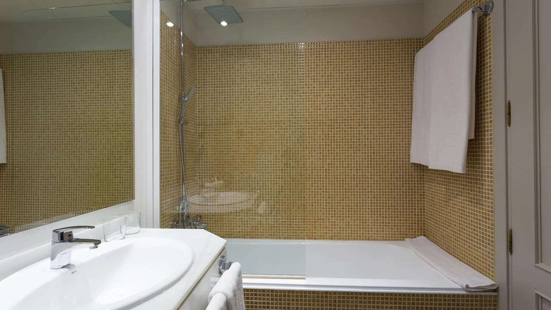Dwo Urban Granada Hotel 4*,