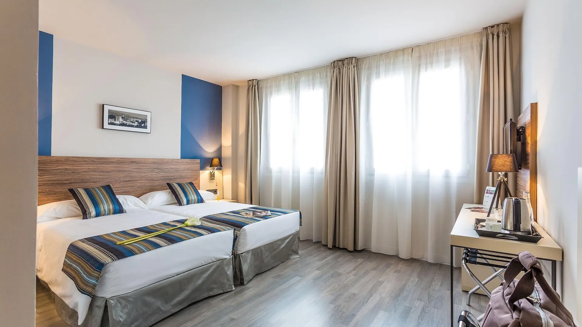Dwo Urban Granada Hotel 4*,